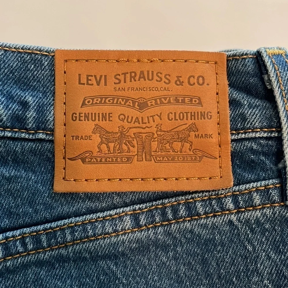 Levi’s Ribcage Shorts High Rise Size 31